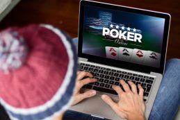 Playing Poker Online in Virtual Reality: The Future of Gambling